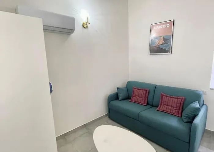 2 Personnes Plein Centre Rue Pietonne Apartment Ajaccio (Corsica)