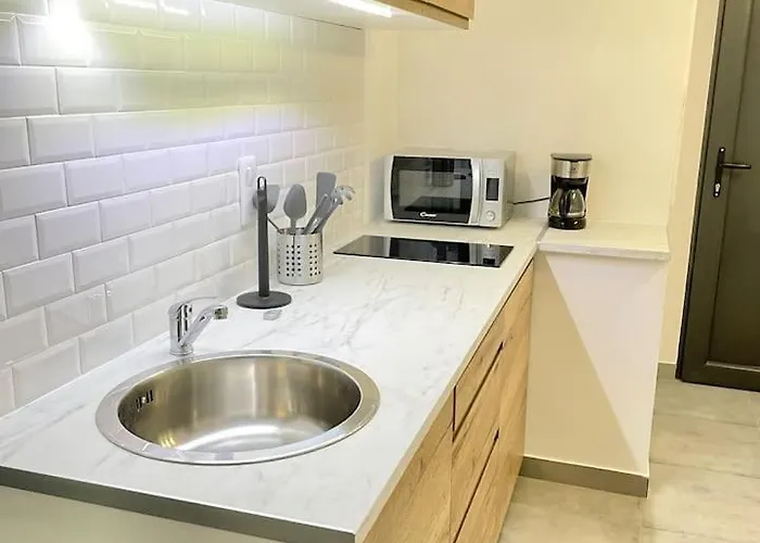 2 Personnes Plein Centre Rue Pietonne Ajaccio (Corsica)